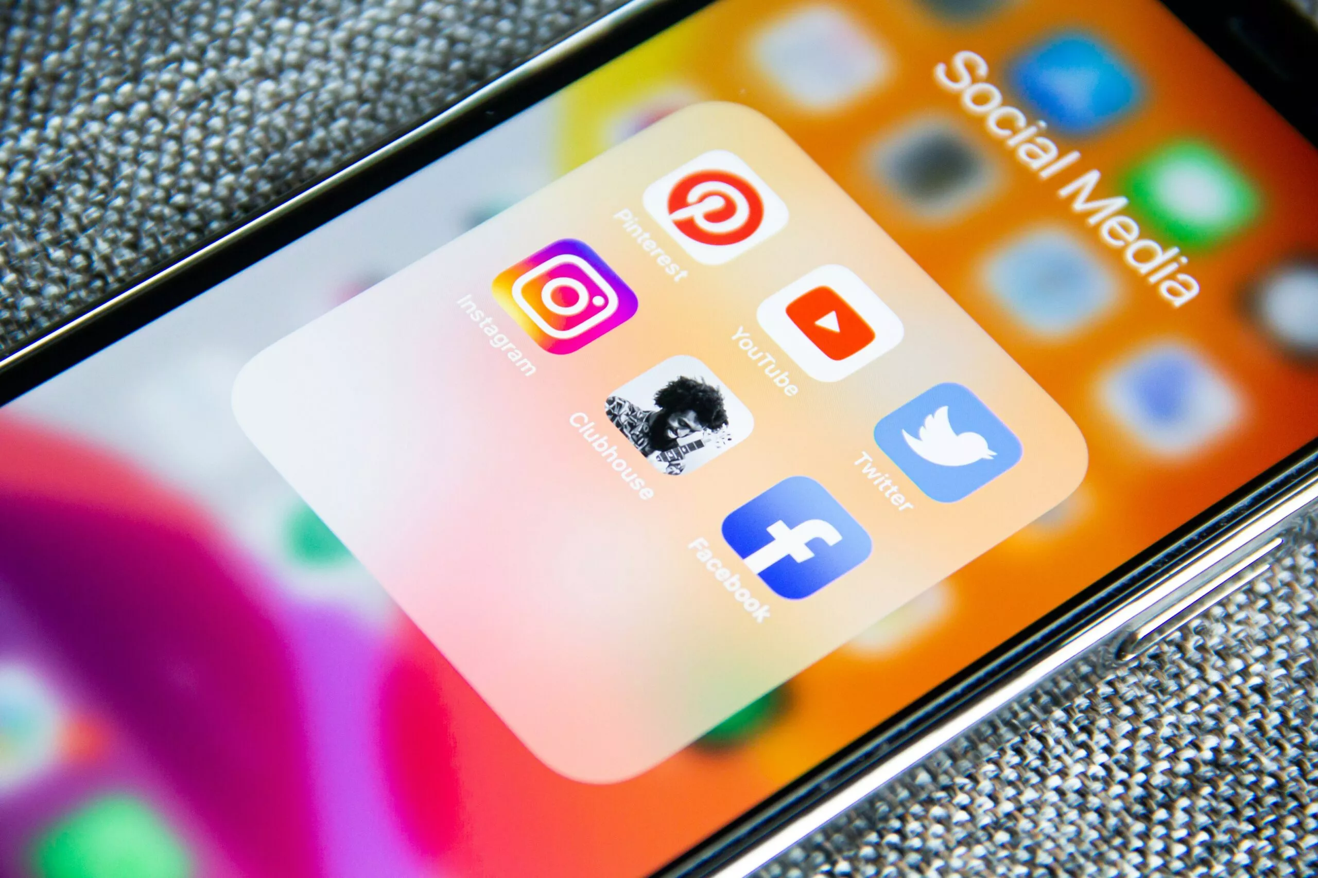 1727857366915×783397884856822400-feature social media marketing content strategy