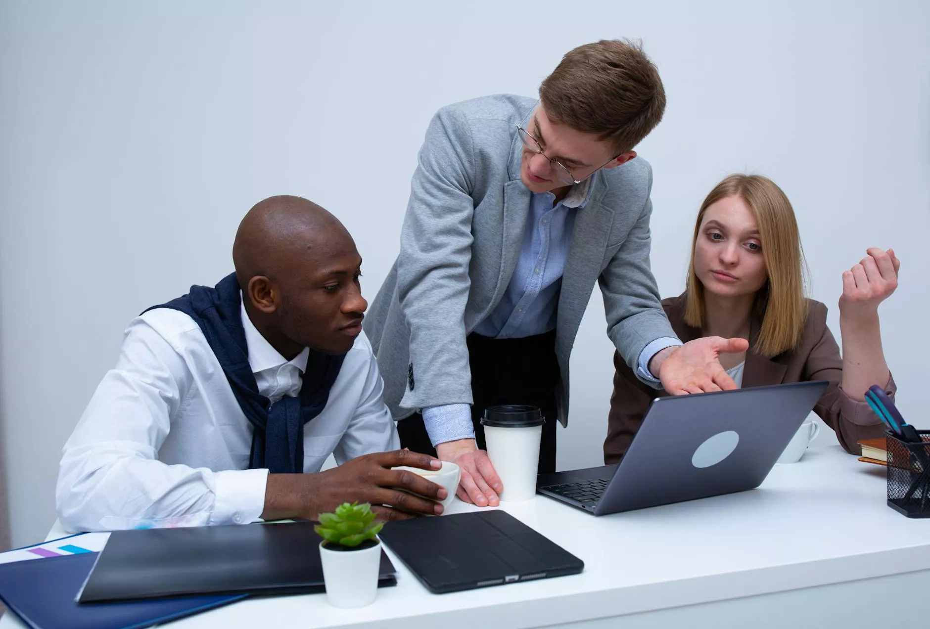 1727865604287×904165462207041900-feature content marketing manager job