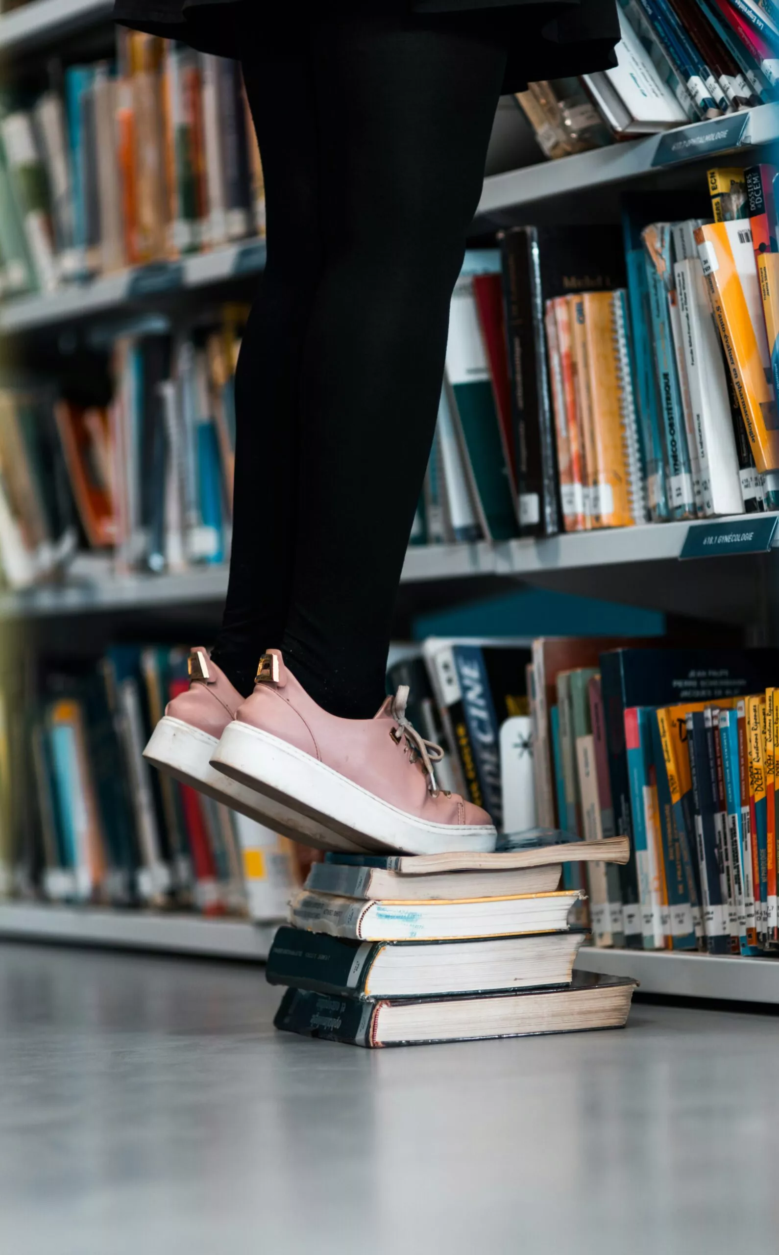 1727887677709×842992220974286000-feature how to get job in library